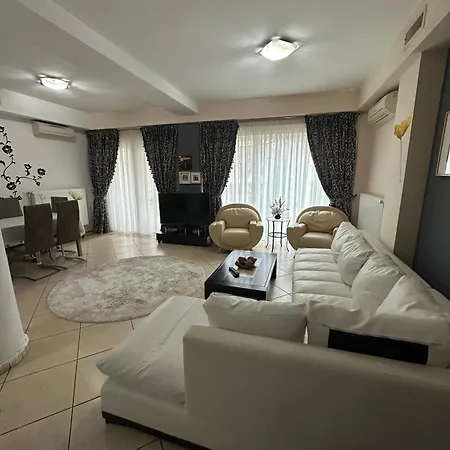 Modern & Spatios - La 2 Minute De Mare Apartmán *