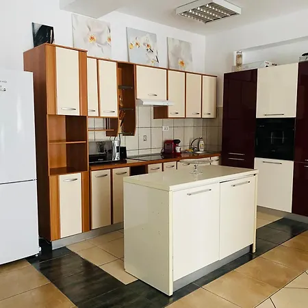 Modern & Spatios - La 2 Minute De Mare * Năvodari