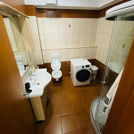 Modern & Spatios - La 2 Minute De Mare Apartmán *