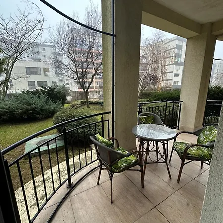 Modern & Spatios - La 2 Minute De Mare Apartmán *