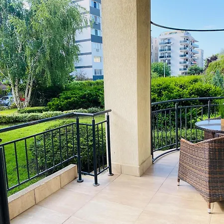 Modern & Spatios - La 2 Minute De Mare Apartmán *