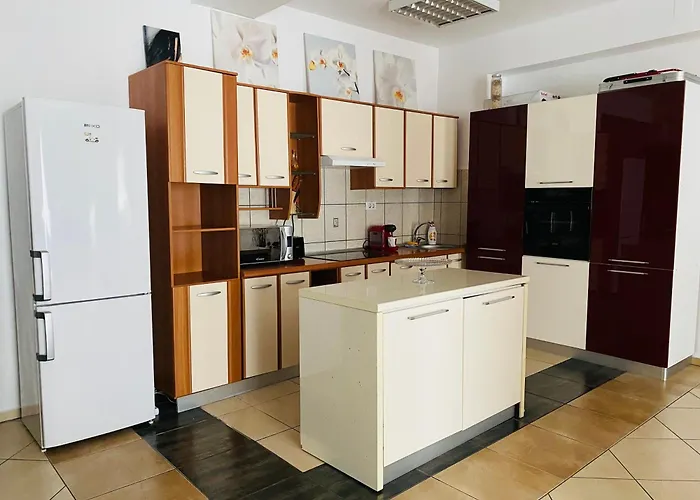 Modern & Spatios - La 2 Minute De Mare * Năvodari