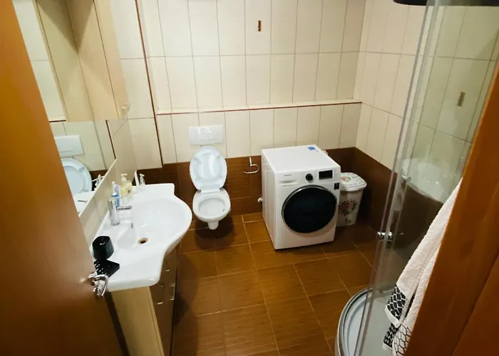 Modern & Spatios - La 2 Minute De Mare Apartmán *