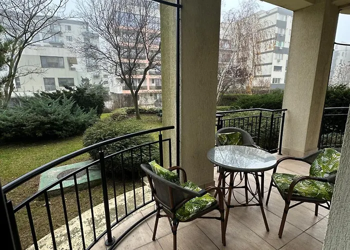 Modern & Spatios - La 2 Minute De Mare Apartmán *