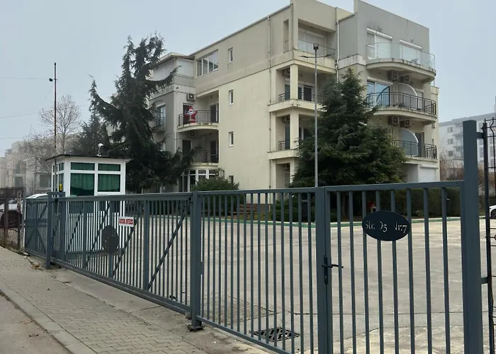 Modern & Spatios - La 2 Minute De Mare Apartmán